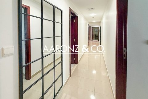Apartamento en Emirates Crown, Dubai Marina, Dubai, 2 dormitorios, 229 m², № 96663 - foto 11