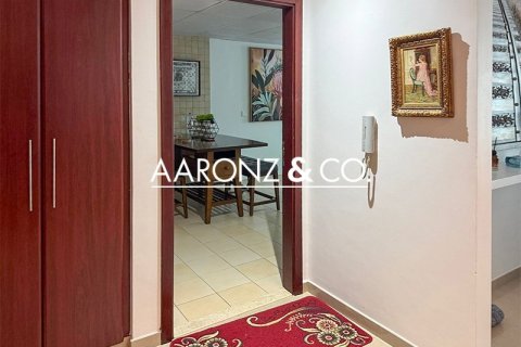 Apartamento en Emirates Crown, Dubai Marina, Dubai, 2 dormitorios, 229 m², № 96663 - foto 18