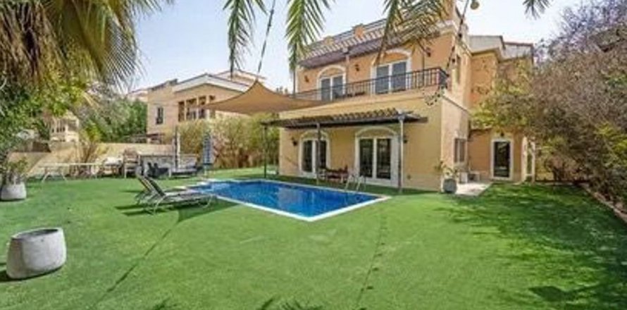 Villa in Dubai 5 bedrooms, 766.9 sq.m. № 59693