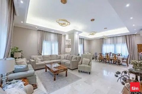 Villa in Dubai 5 bedrooms, 766.9 sq.m. № 59693 - photo 2