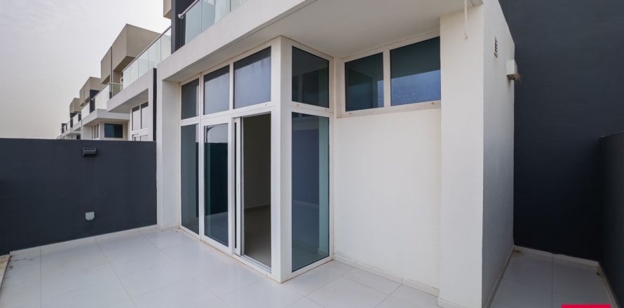 Таунхаус в Дубае, 5 спален, 112.2м², № 11085