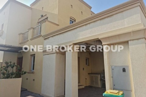 Villa en Dubai, 2 dormitorios, 286.2 m², № 828 - foto 2