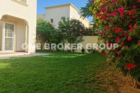 Villa en Dubai, 2 dormitorios, 286.2 m², № 828 - foto 1