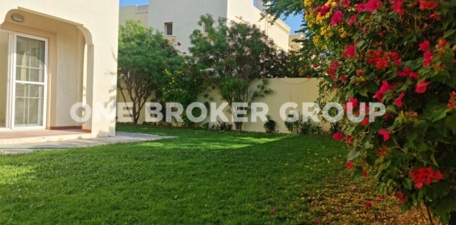 Villa en Dubai, 2 dormitorios, 286.2 m², № 828