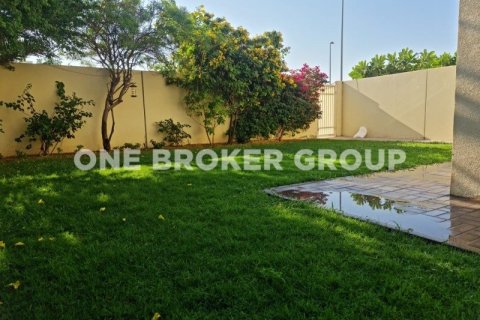Villa en Dubai, 2 dormitorios, 286.2 m², № 828 - foto 15