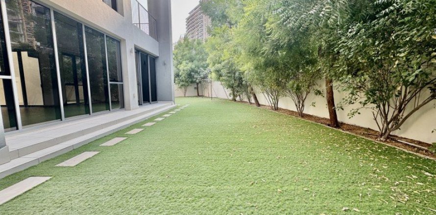 Вилла в Дубай Хилс Эстейт, Дубай, 4 спальни, 602.7м², № 77146