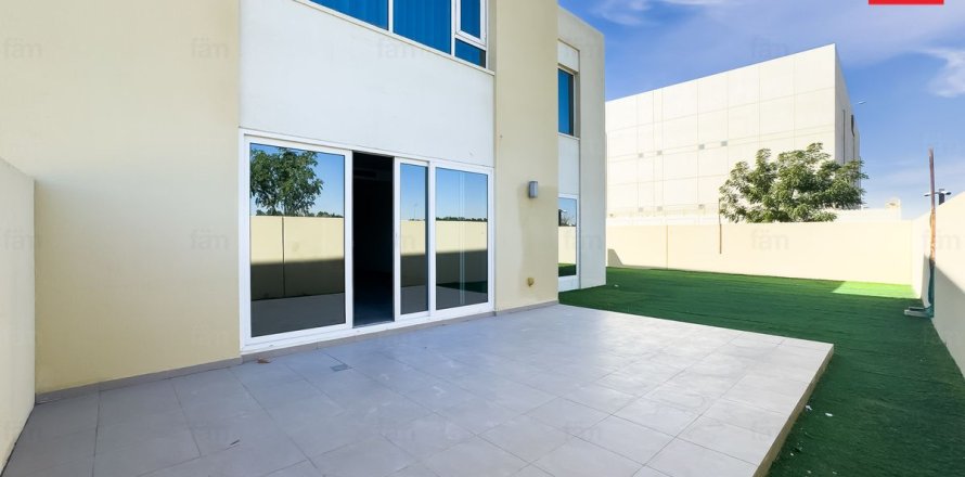 Квартира в Дубае, студия, 230м², № 113199