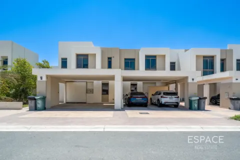 Adosado en Dubai, 4 dormitorios, 218 m², № 122420