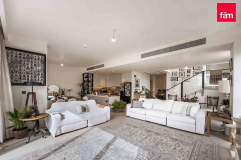 Villa in Dubai Hills Estate, Dubai 3 bedrooms, 361.4 sq.m. № 53204 - photo 1