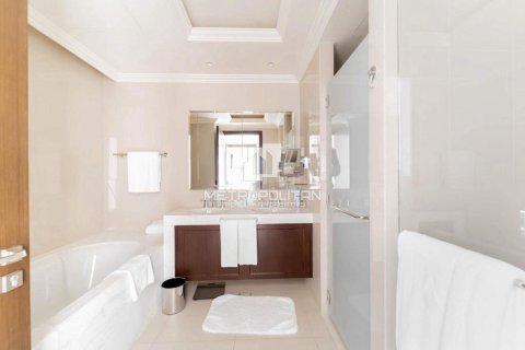 Apartment in The Address Residence Fountain Views, Downtown Dubai (Downtown Burj Dubai), Dubai 3 bedrooms, 203 sq.m. № 7391 - photo 10