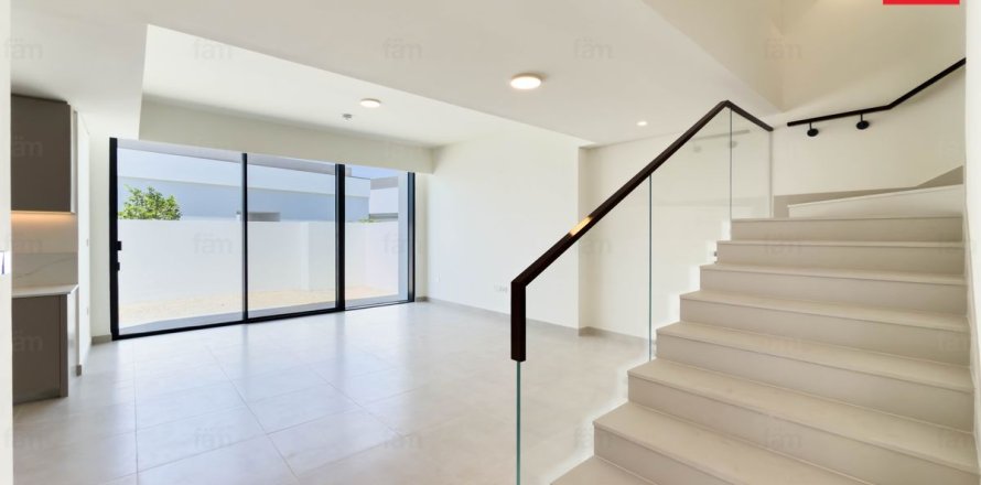 Villa in Dubai 4 bedrooms, 249.7 sq.m. № 141456
