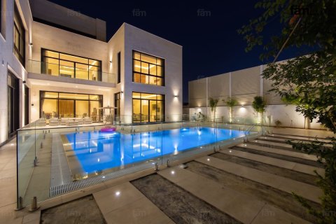 Villa in Dubai 6 bedrooms, 1393.8 sq.m. № 141757