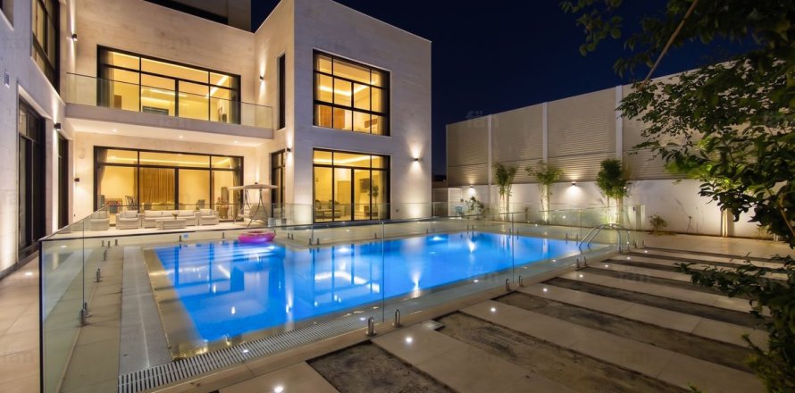 Villa en Dubai, 6 dormitorios, 1393.8 m², № 141757