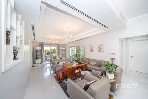 Villa in Meadows, Dubai 5 bedrooms, 369 sq.m. № 122785 - photo 3