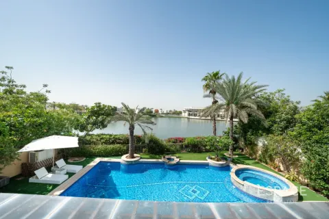 Villa in Meadows, Dubai 5 bedrooms, 369 sq.m. № 122785 - photo 17