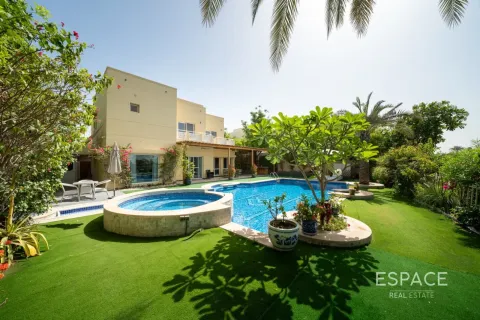 Villa in Meadows, Dubai 5 bedrooms, 369 sq.m. № 122785
