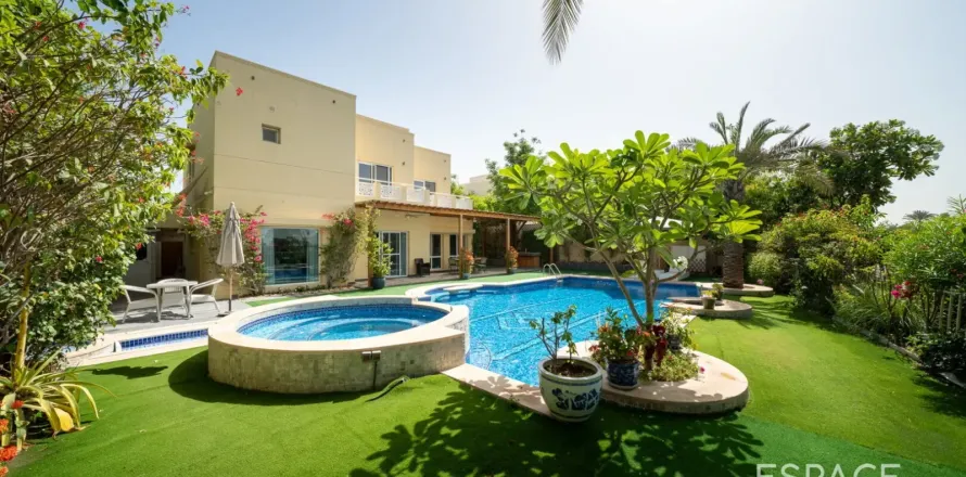 Villa in Meadows, Dubai 5 bedrooms, 369 sq.m. № 122785