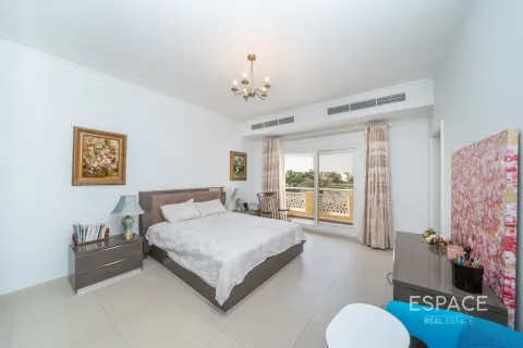 Villa in Meadows, Dubai 5 bedrooms, 369 sq.m. № 122785 - photo 14