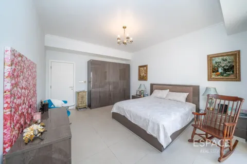 Villa in Meadows, Dubai 5 bedrooms, 369 sq.m. № 122785 - photo 15