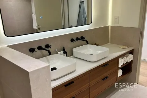 Apartment in The Views, Dubai 2 bedrooms, 152 sq.m. № 122786 - photo 10
