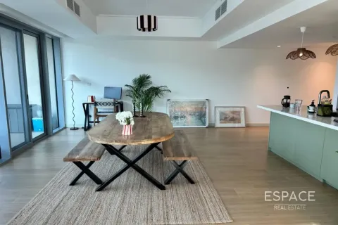 Apartment in The Views, Dubai 2 bedrooms, 152 sq.m. № 122786 - photo 3