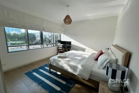 Apartment in The Views, Dubai 2 bedrooms, 152 sq.m. № 122786 - photo 7