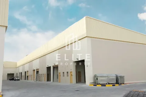 Warehouse in Dubai Investment Park, Dubai 4873 sq.m. № 38924 - photo 2