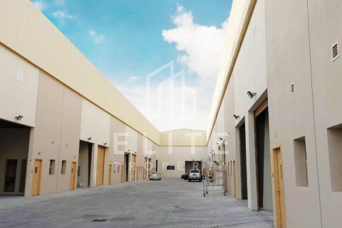 Almacén en Dubai Investment Park, Dubai, 4873 m², № 38924 - foto 3