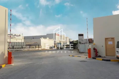 Warehouse in Dubai Investment Park, Dubai 4873 sq.m. № 38924 - photo 3