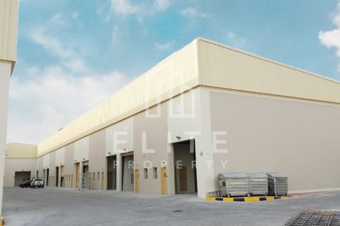 Almacén en Dubai Investment Park, Dubai, 4873 m², № 38924 - foto 2