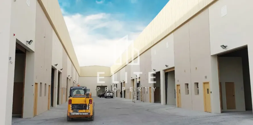 Warehouse in Dubai Investment Park, Dubai 4873 sq.m. № 38924