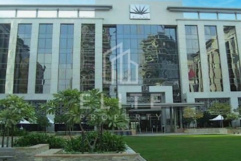 Oficina en Dubai, 301 m², № 38923 - foto 1