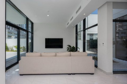 Villa in Al Furjan, Dubai 4 bedrooms, 52 sq.m. № 118411 - photo 21