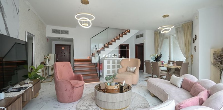 Apartment in Jumeirah Lake Towers, Dubai 2 bedrooms, 160 sq.m. № 55332