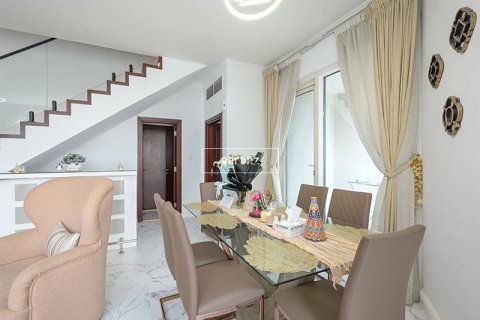 Apartment in Jumeirah Lake Towers, Dubai 2 bedrooms, 160 sq.m. № 55332 - photo 2