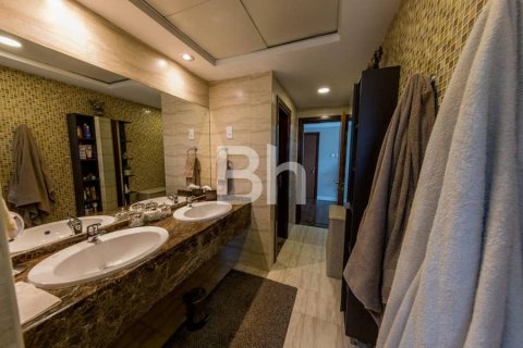 Купить квартиру в Dubai Sports City, Дубай: 4 спальни, 456м², № 21982 - фото 18