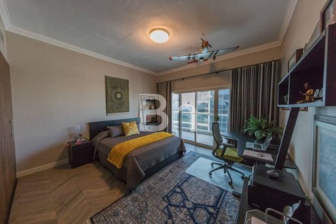Купить квартиру в Dubai Sports City, Дубай: 4 спальни, 456м², № 21982 - фото 22