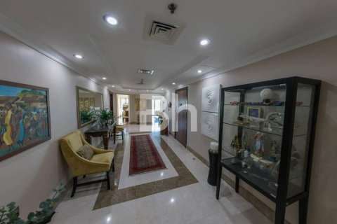 Купить квартиру в Dubai Sports City, Дубай: 4 спальни, 456м², № 21982 - фото 4