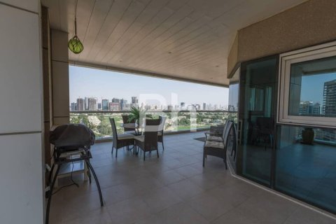 Купить квартиру в Dubai Sports City, Дубай: 4 спальни, 456м², № 21982 - фото 28
