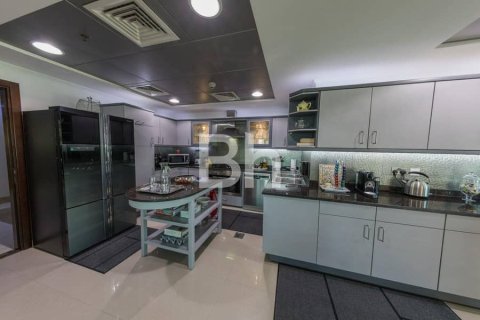 Купить квартиру в Dubai Sports City, Дубай: 4 спальни, 456м², № 21982 - фото 9