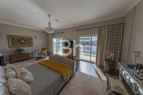 Купить квартиру в Dubai Sports City, Дубай: 4 спальни, 456м², № 21982 - фото 17