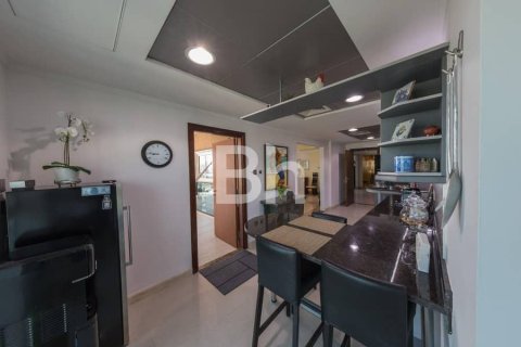 Купить квартиру в Dubai Sports City, Дубай: 4 спальни, 456м², № 21982 - фото 11