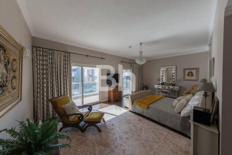 Купить квартиру в Dubai Sports City, Дубай: 4 спальни, 456м², № 21982 - фото 15