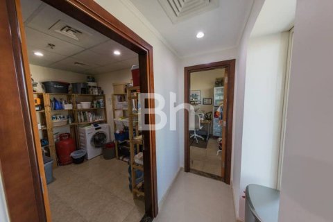 Купить квартиру в Dubai Sports City, Дубай: 4 спальни, 456м², № 21982 - фото 12