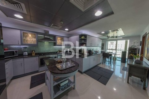 Купить квартиру в Dubai Sports City, Дубай: 4 спальни, 456м², № 21982 - фото 8