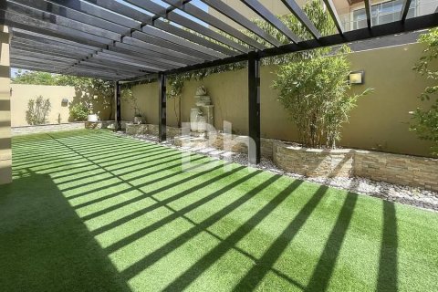Villa en Dubai Science Park, Dubai, 4 dormitorios, 401 m², № 21983 - foto 4