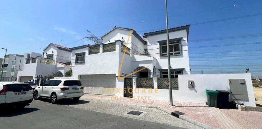 Villa in Dubai 5 bedrooms, 529 sq.m. № 72101