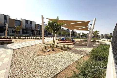 Adosado en Mudon, Dubai, 3 dormitorios, 206 m², № 61625 - foto 1