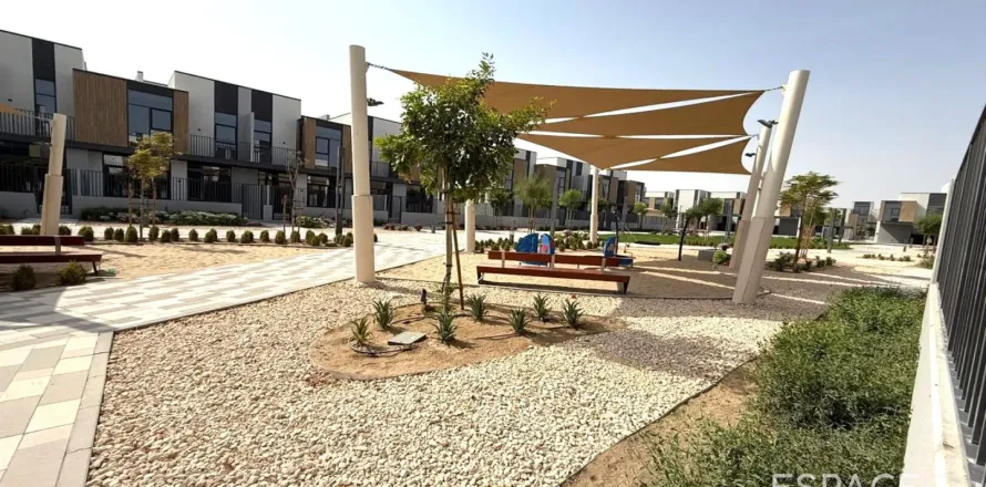 Adosado en Mudon, Dubai, 3 dormitorios, 206 m², № 61625