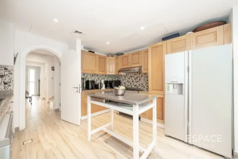 Villa in The Springs, Dubai 3 bedrooms, 209 sq.m. № 61626 - photo 3